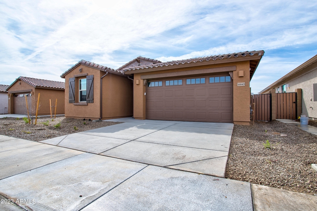 16845 W Evergreen Road - Photo 4