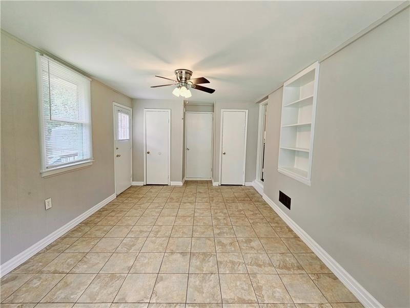 643 Lyle Drive Se - Photo 2