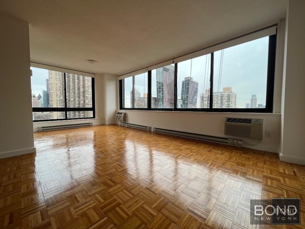 300 East 34th Street - Photo 2