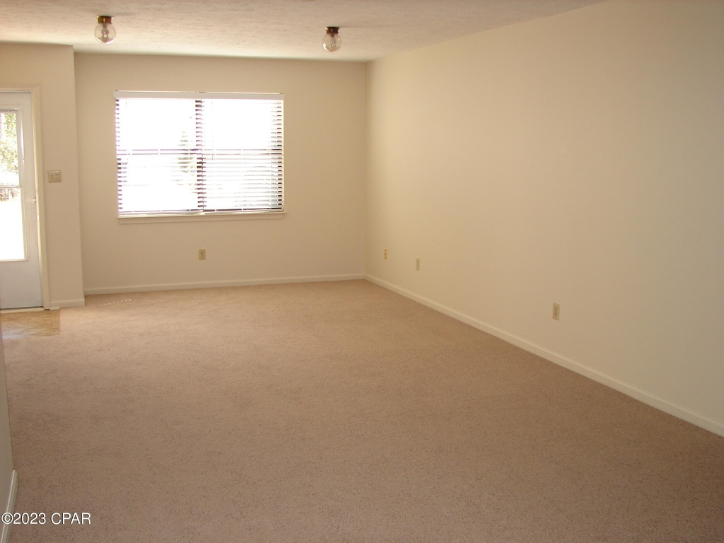 349 Mercedes Avenue - Photo 2