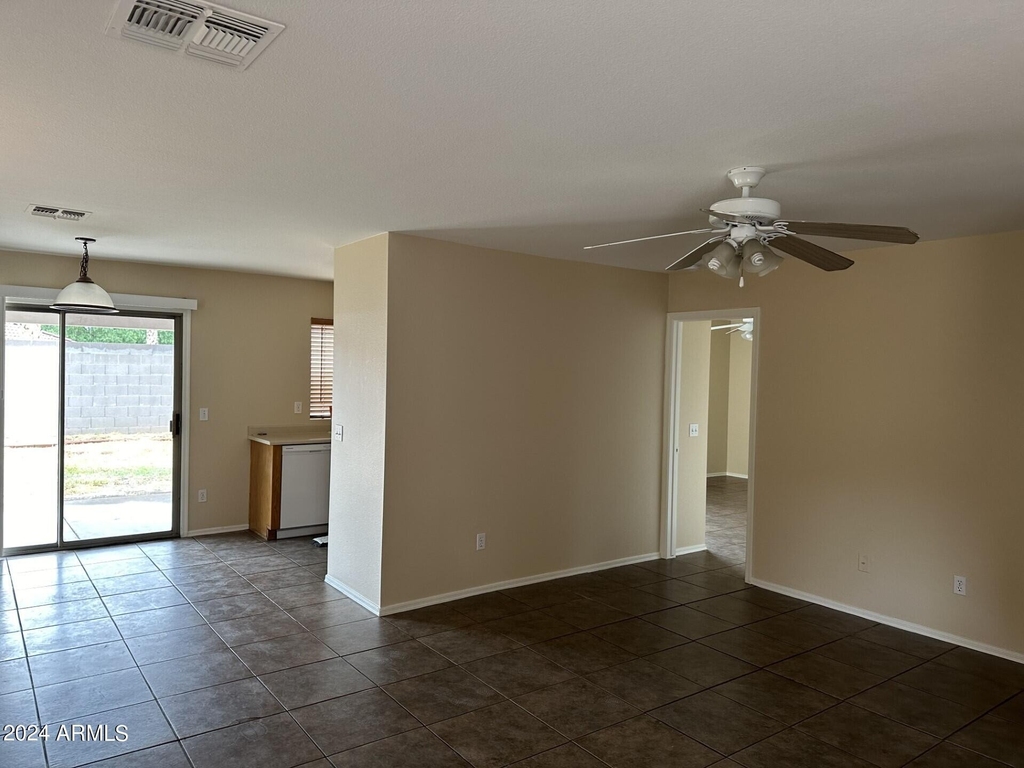 1006 S Slater Circle - Photo 2