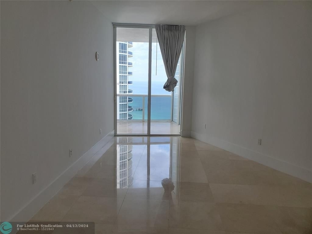 15901 Collins Ave - Photo 17