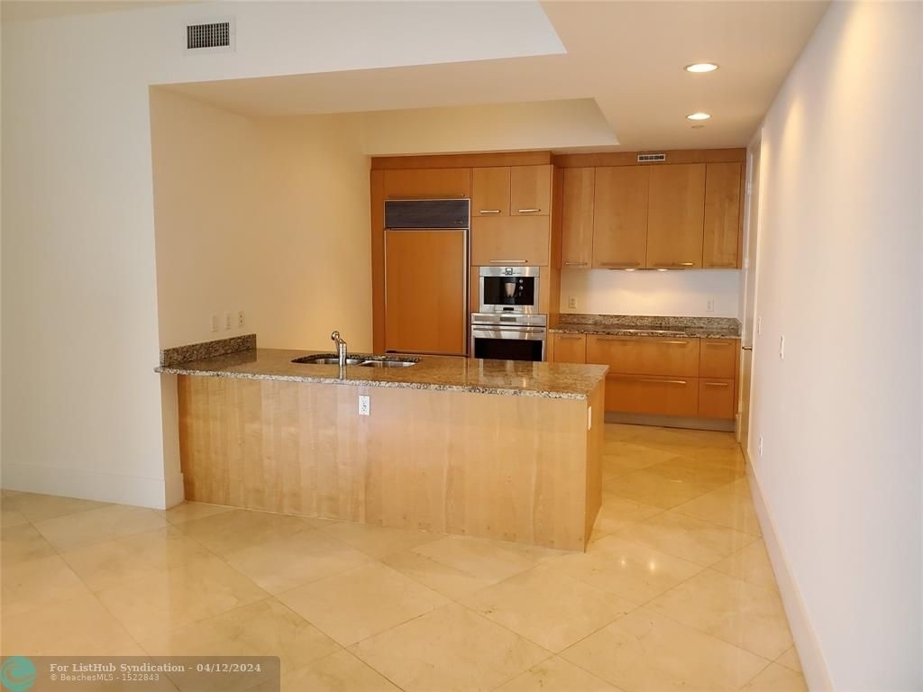 15901 Collins Ave - Photo 14