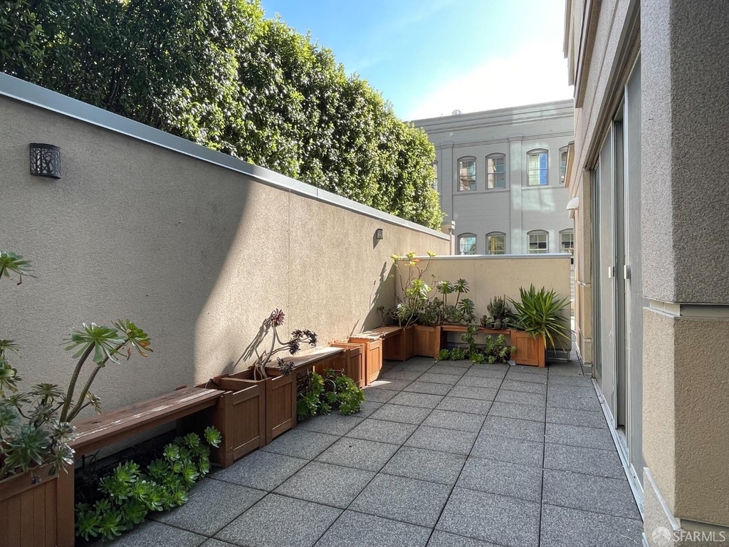 239 Brannan Street - Photo 2