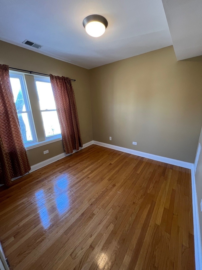 7411 N Hoyne Avenue - Photo 9