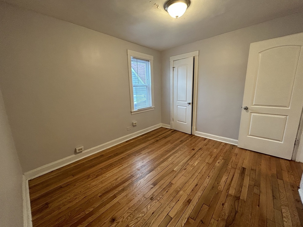 3908 W Montrose Avenue - Photo 10