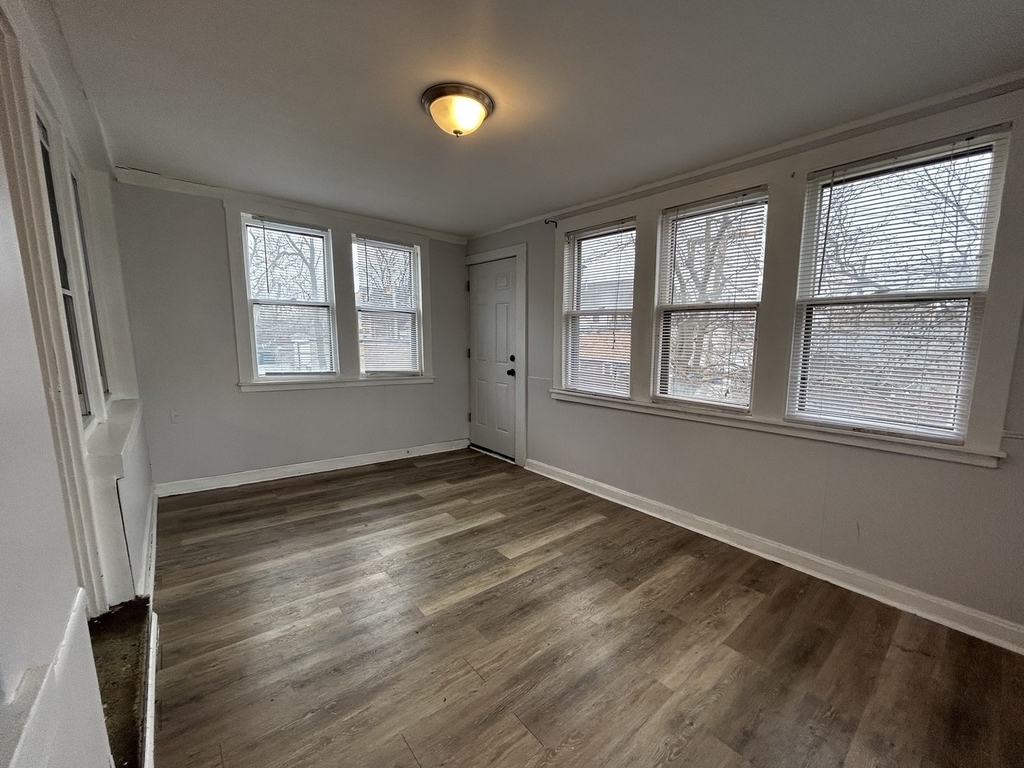 3908 W Montrose Avenue - Photo 9