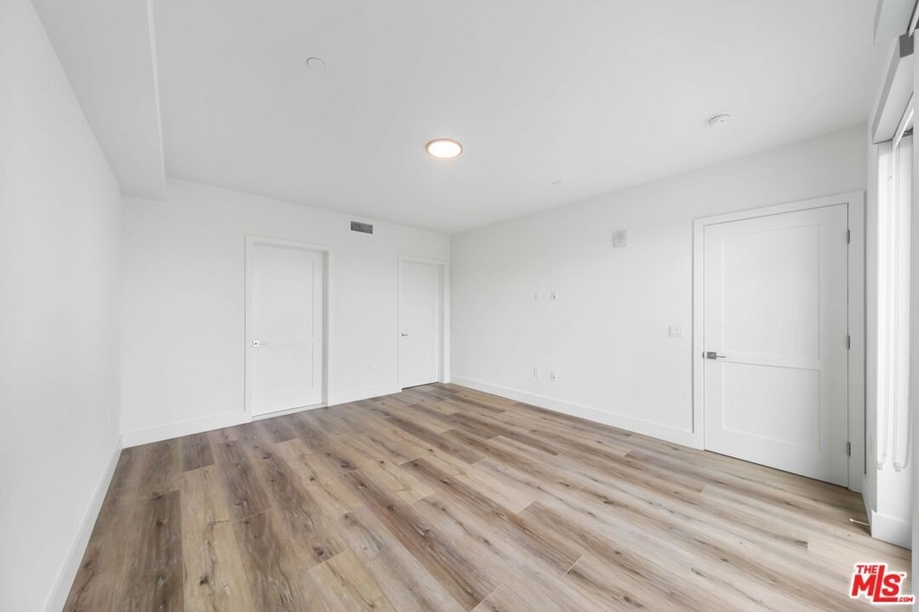 5801 Camerford Ave - Photo 13
