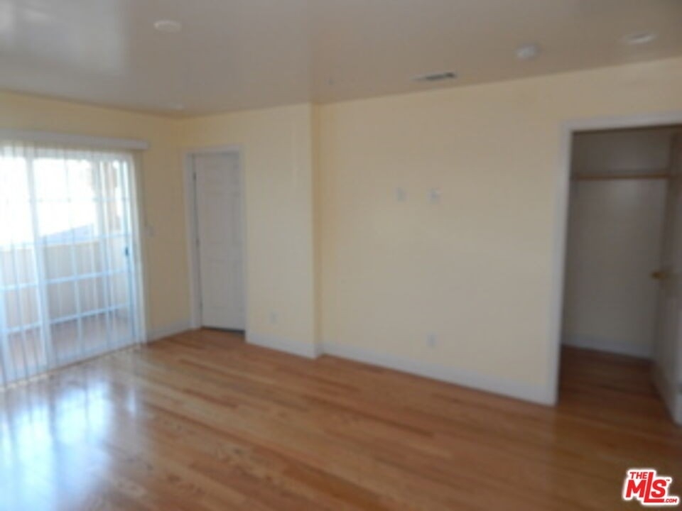 2020 Hillcrest Dr - Photo 12