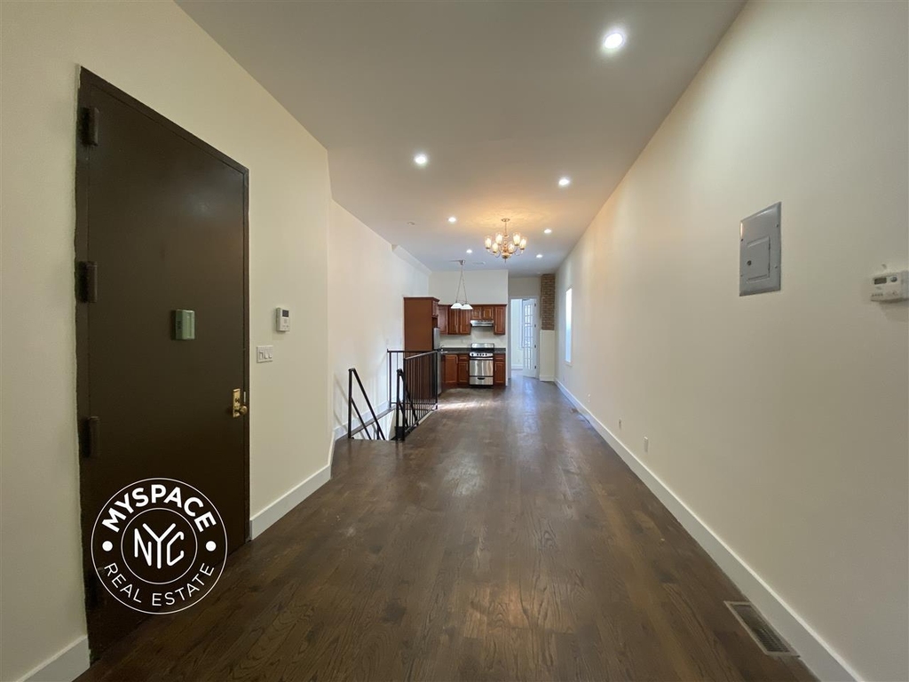 1038 Flushing Ave - Photo 2