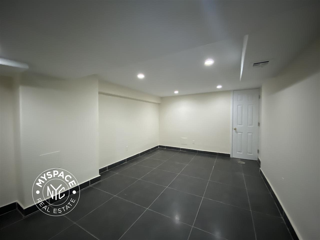 1038 Flushing Ave - Photo 10