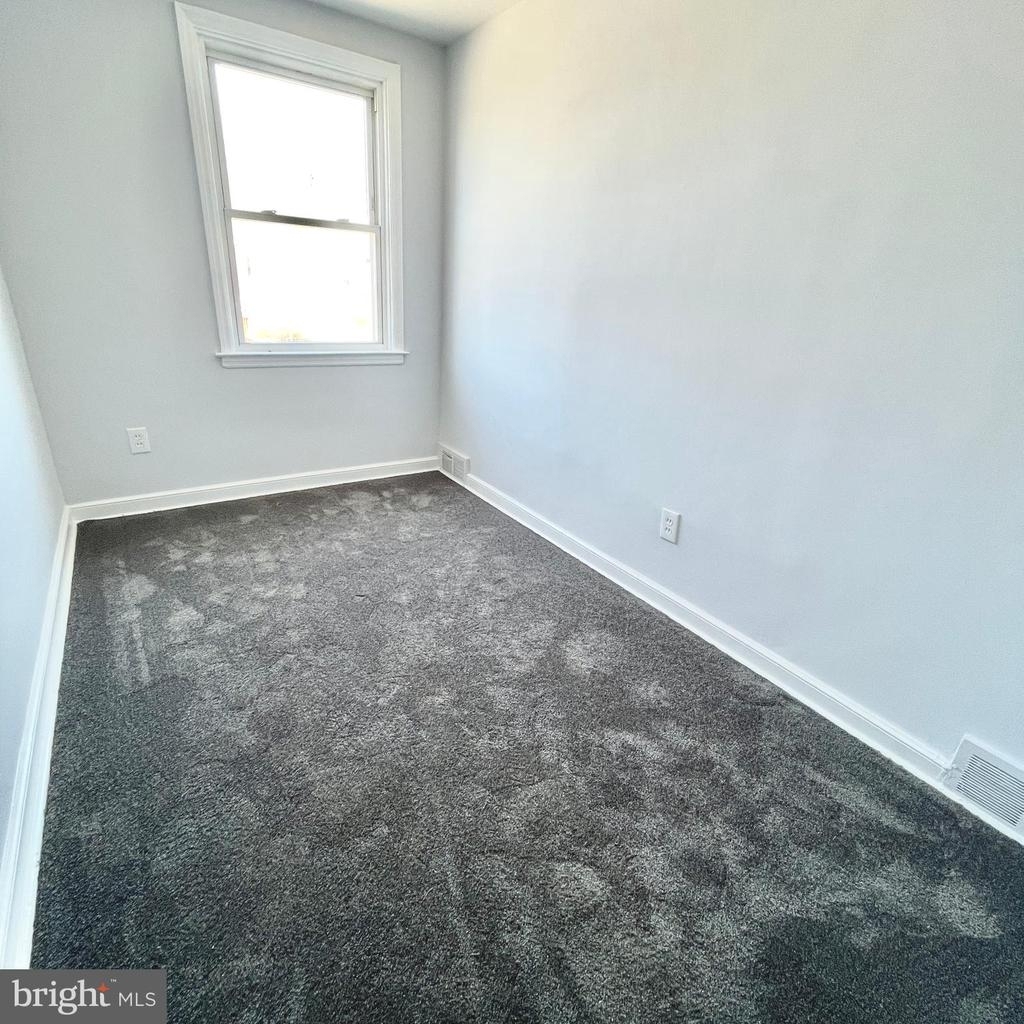 1087 N Academy Ave - Photo 11