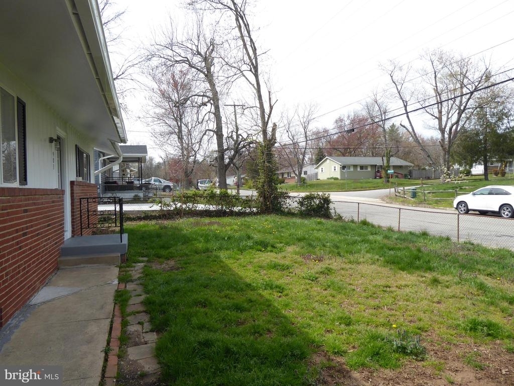 903 Regency Rd - Photo 4