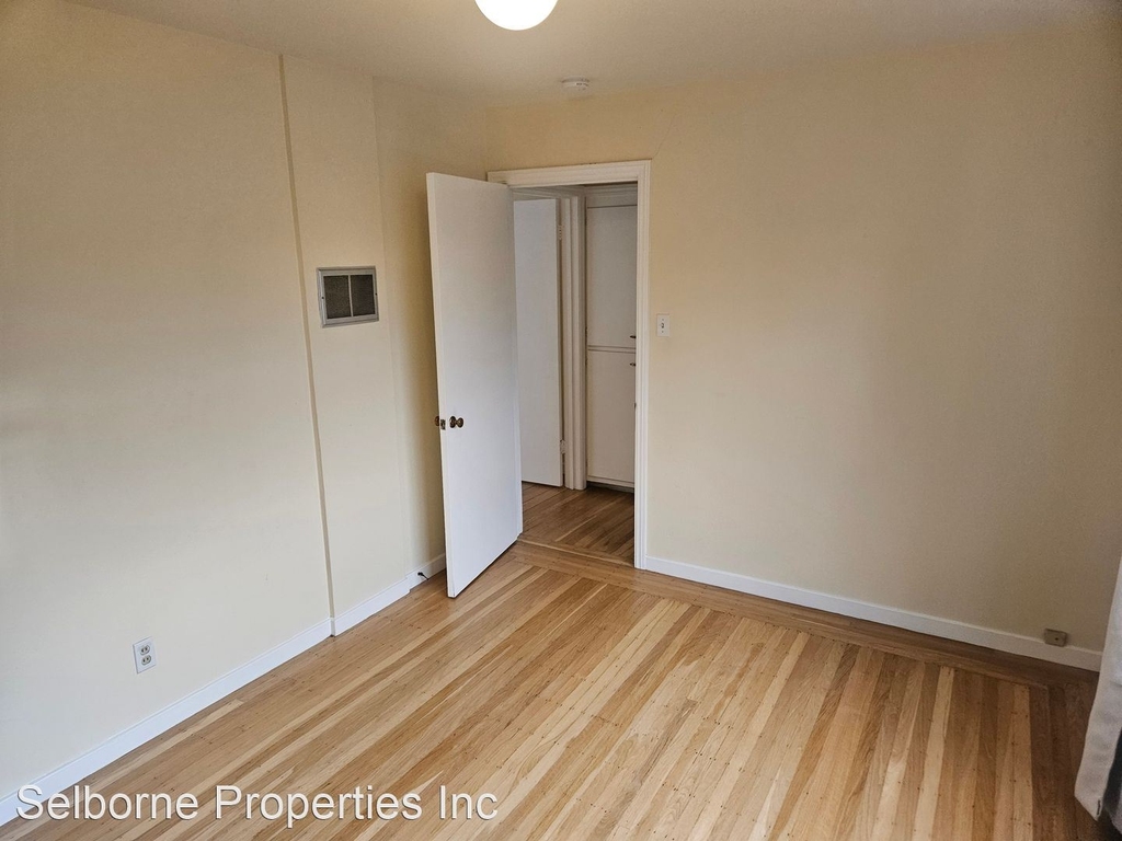 688 Alcatraz Ave - Photo 3