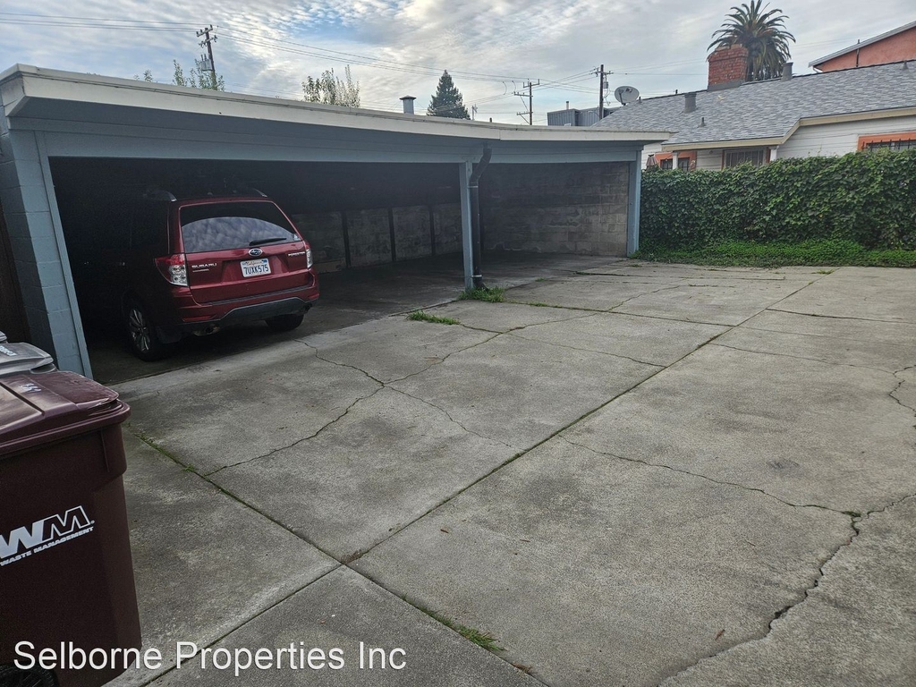 688 Alcatraz Ave - Photo 23