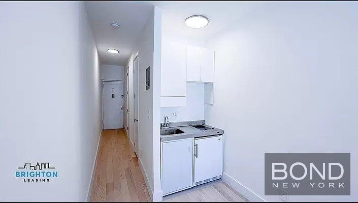 206 West 21st Street - Photo 0