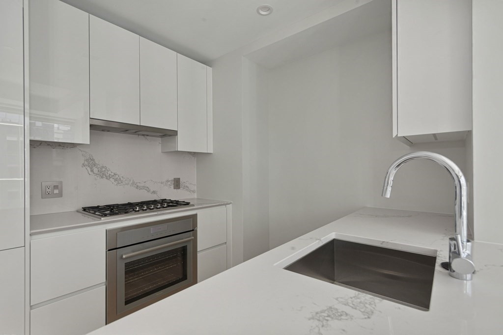 135 Seaport Blvd - Photo 3