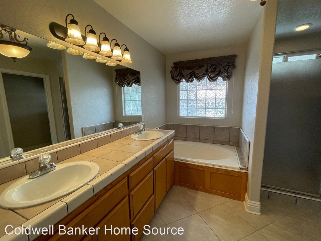 12721 Sweetwater Cir. - Photo 5