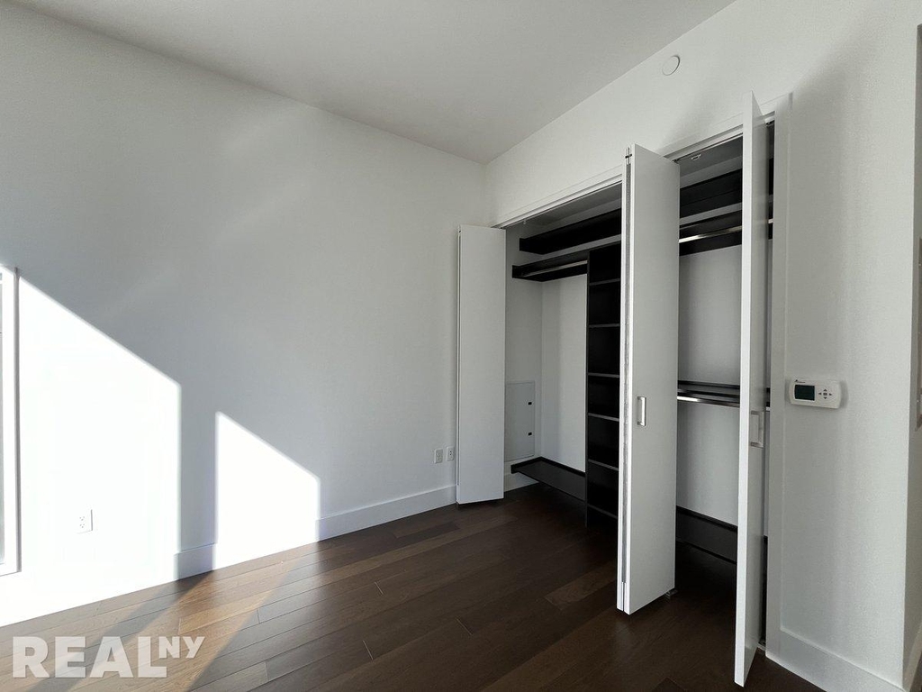 222 East 44th Street - Photo 2