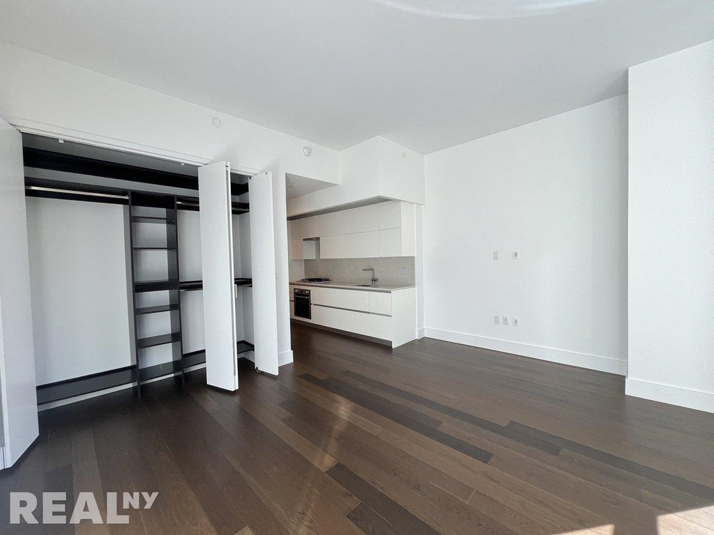 222 East 44th Street - Photo 4