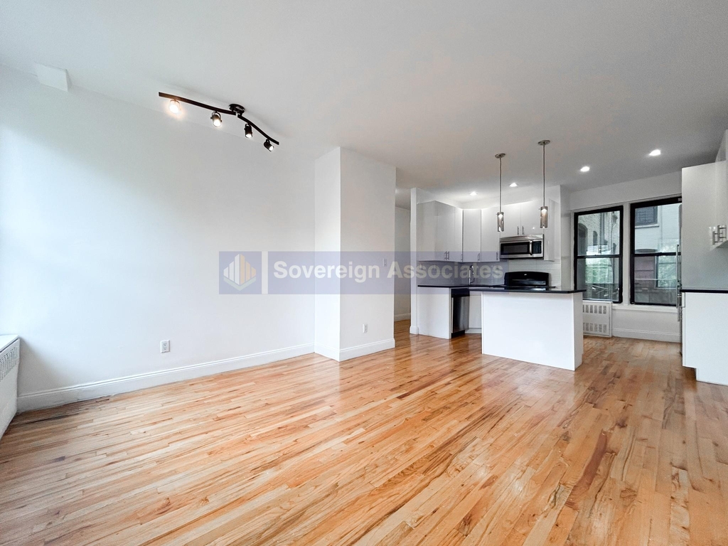 2010 Seventh Avenue - Photo 2