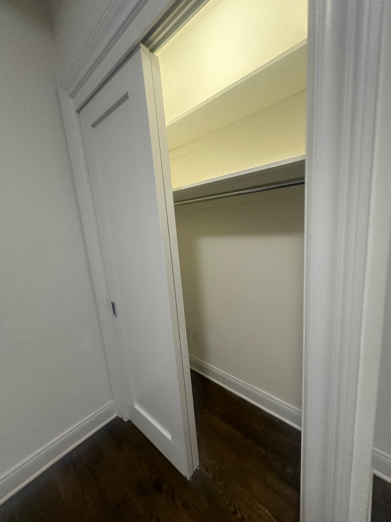 156 East 37th Street - Photo 4