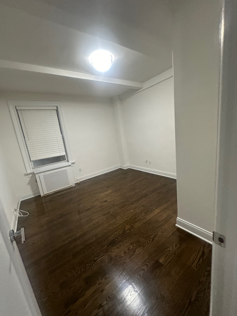 156 East 37th Street - Photo 3