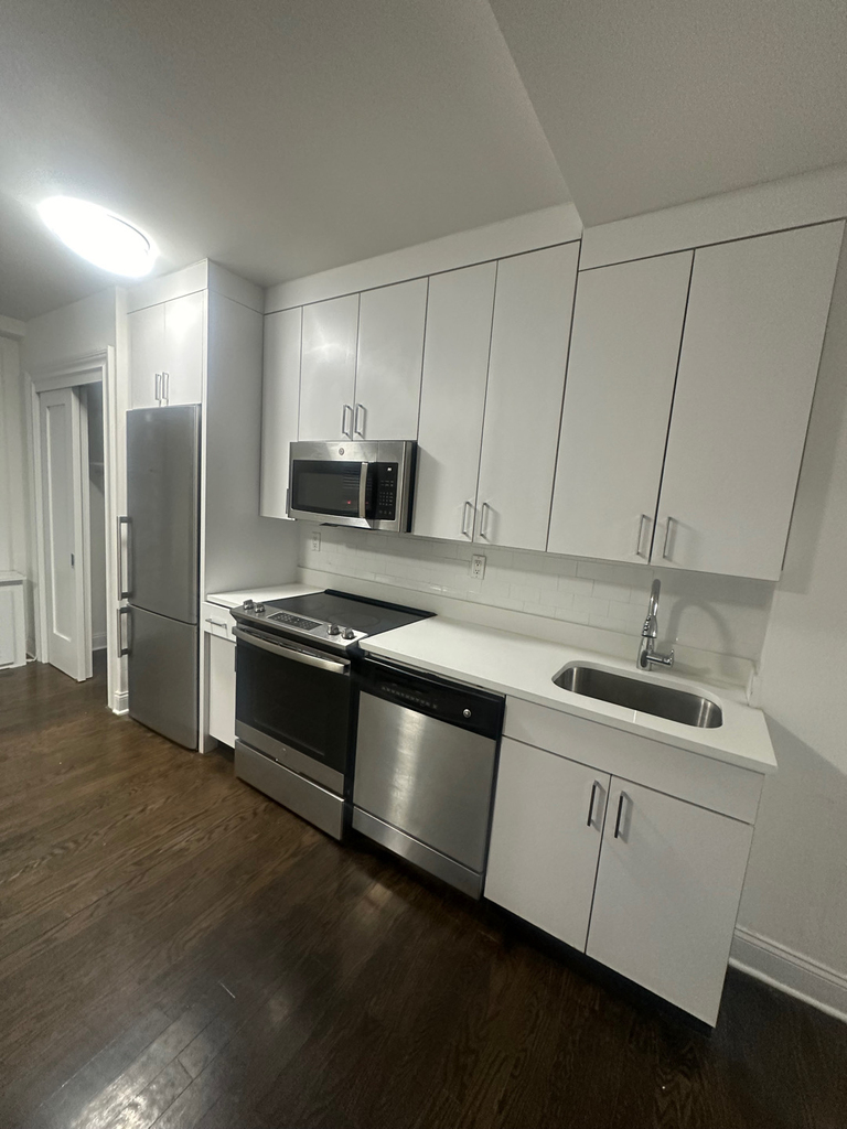 156 East 37th Street - Photo 0