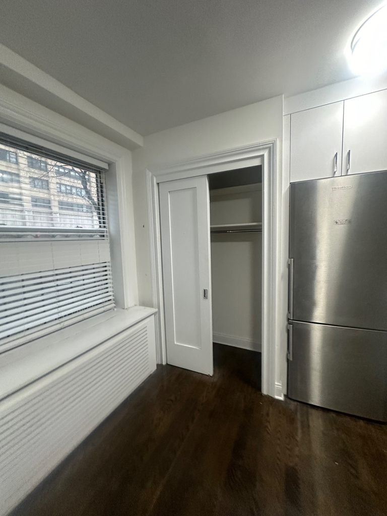 156 East 37th Street - Photo 1