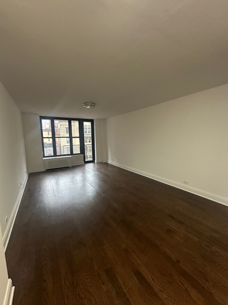 165 East 35th Street - Photo 2