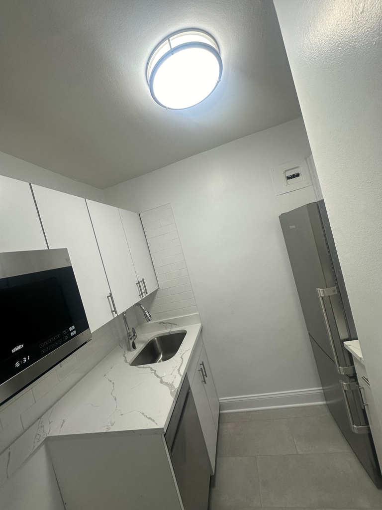 165 East 35th Street - Photo 1