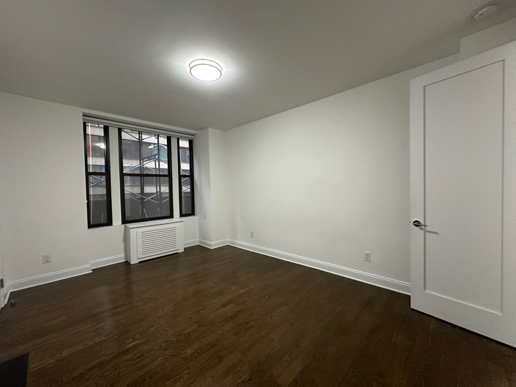 200 West 58th Street - Photo 6