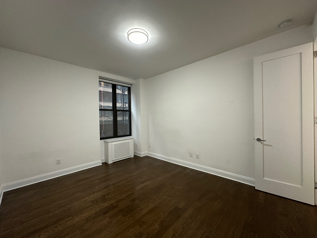 200 West 58th Street - Photo 10