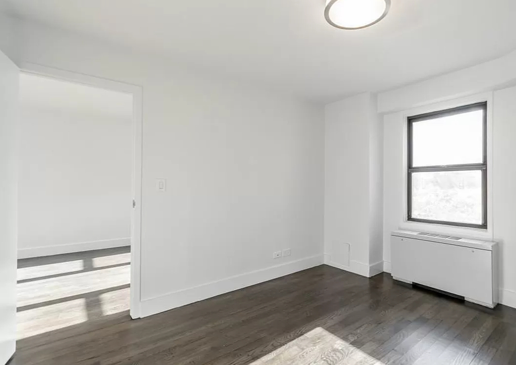 220 East 63rd Street - Photo 2