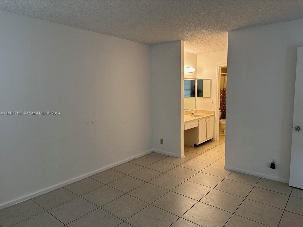 1251 Sw 125th Ave - Photo 9