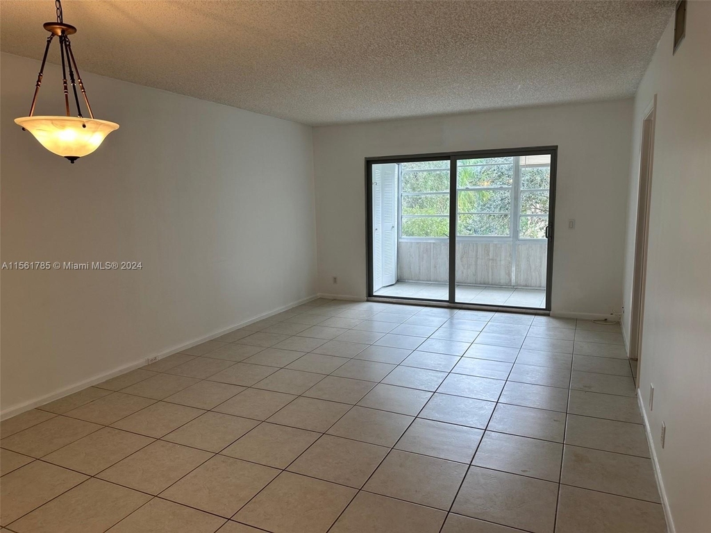 1251 Sw 125th Ave - Photo 4