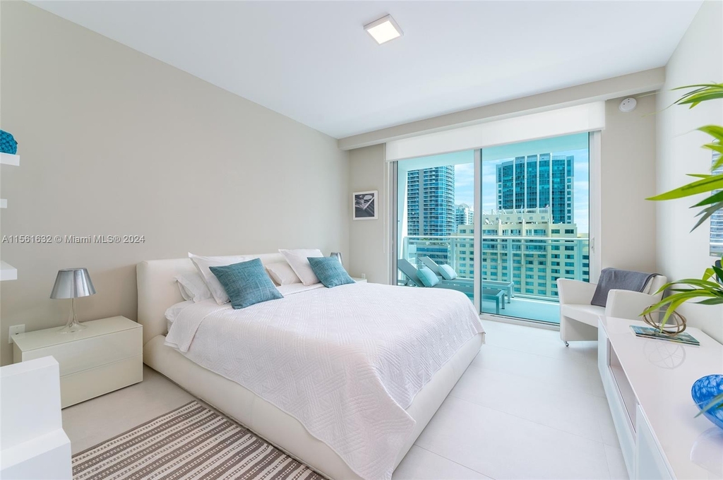 1080 Brickell Ave - Photo 13