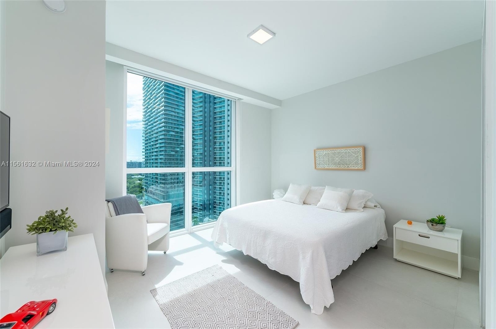 1080 Brickell Ave - Photo 16