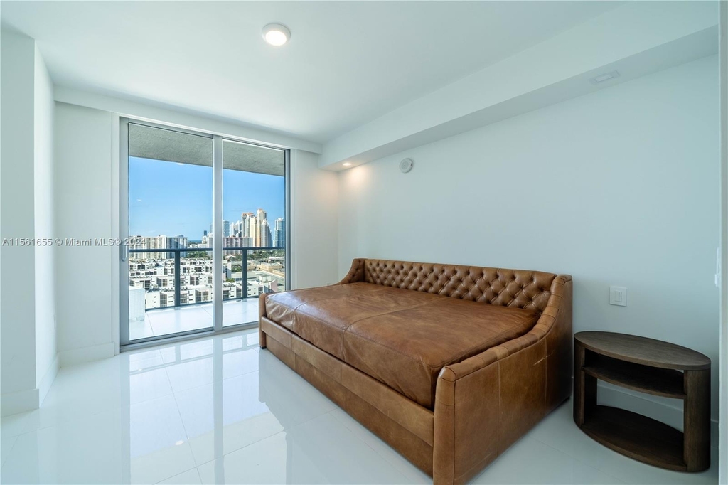 300 Sunny Isles Blvd - Photo 18