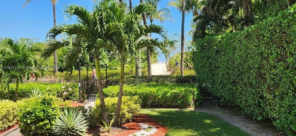 1621 Collins Ave - Photo 6