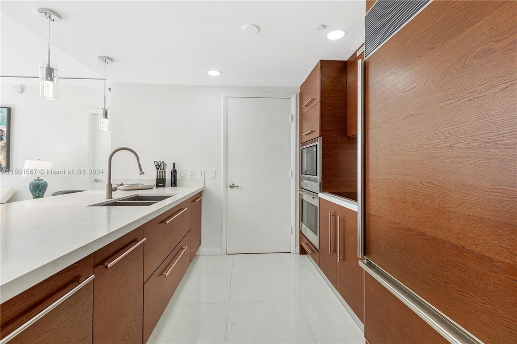 475 Brickell Ave - Photo 2