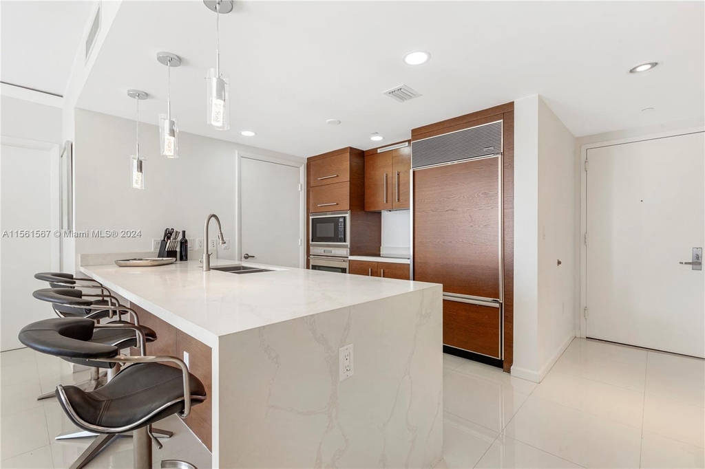 475 Brickell Ave - Photo 3