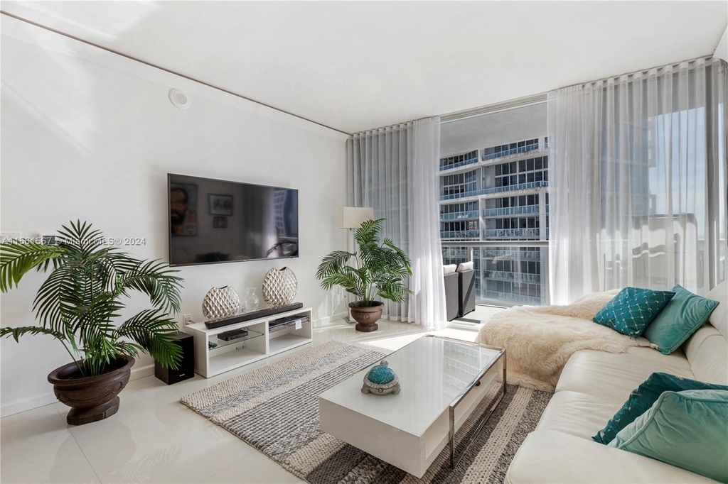 475 Brickell Ave - Photo 4