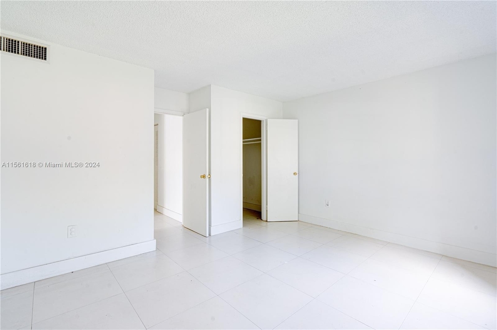 5102 Nw 79th Ave - Photo 11