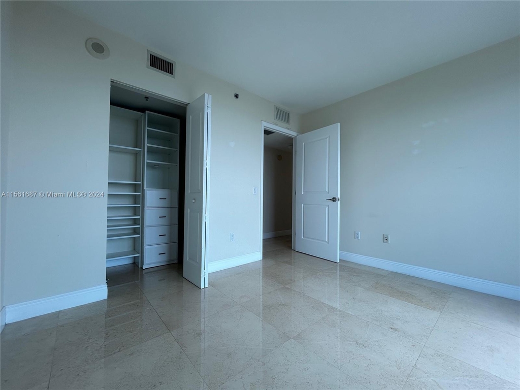 2641 N Flamingo Rd - Photo 5