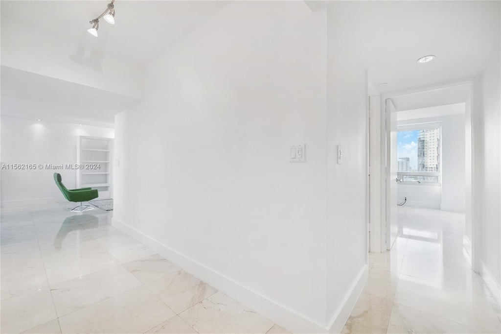 1541 Brickell Ave - Photo 10