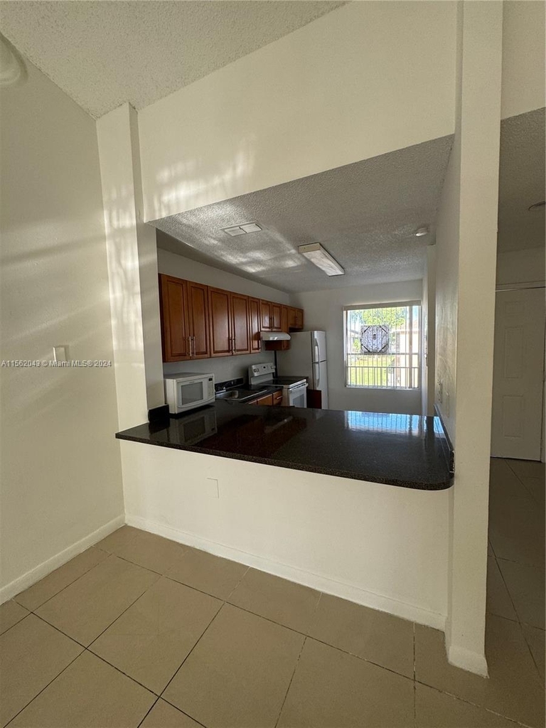 2244 Sw 80th Ter - Photo 2