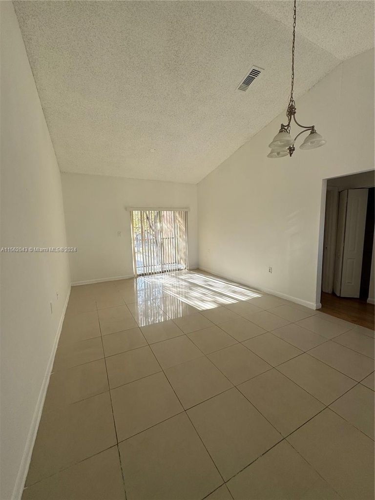 2244 Sw 80th Ter - Photo 3