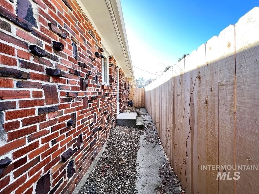 2705 W Agate Street - Photo 32