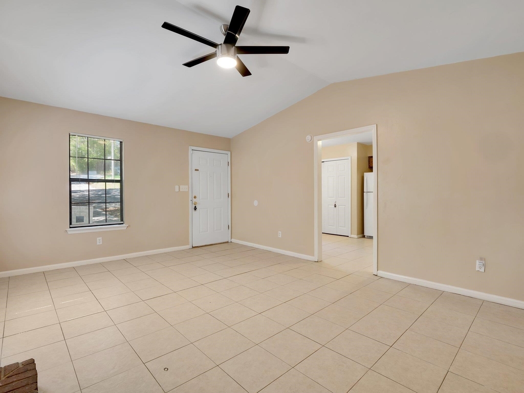 2457 Wren Hollow Drive - Photo 4